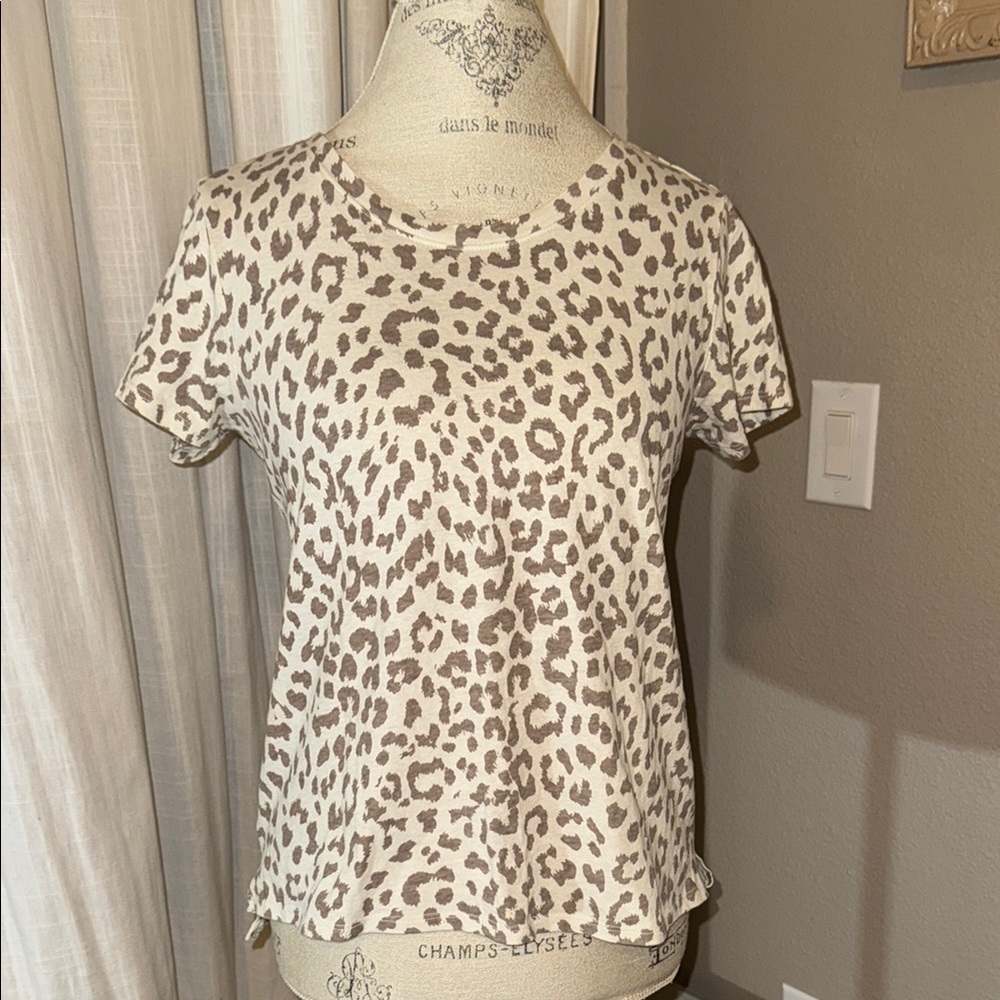 Lucky Brand shortsleeve casual shirt tan white animal leopard Print Women Top S - Picture 1 of 9
